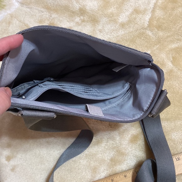 Baggalini crossbody like new - Picture 3 of 4